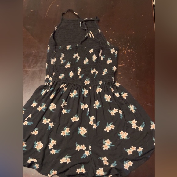 Hollister Flower Romper - Picture 2 of 3